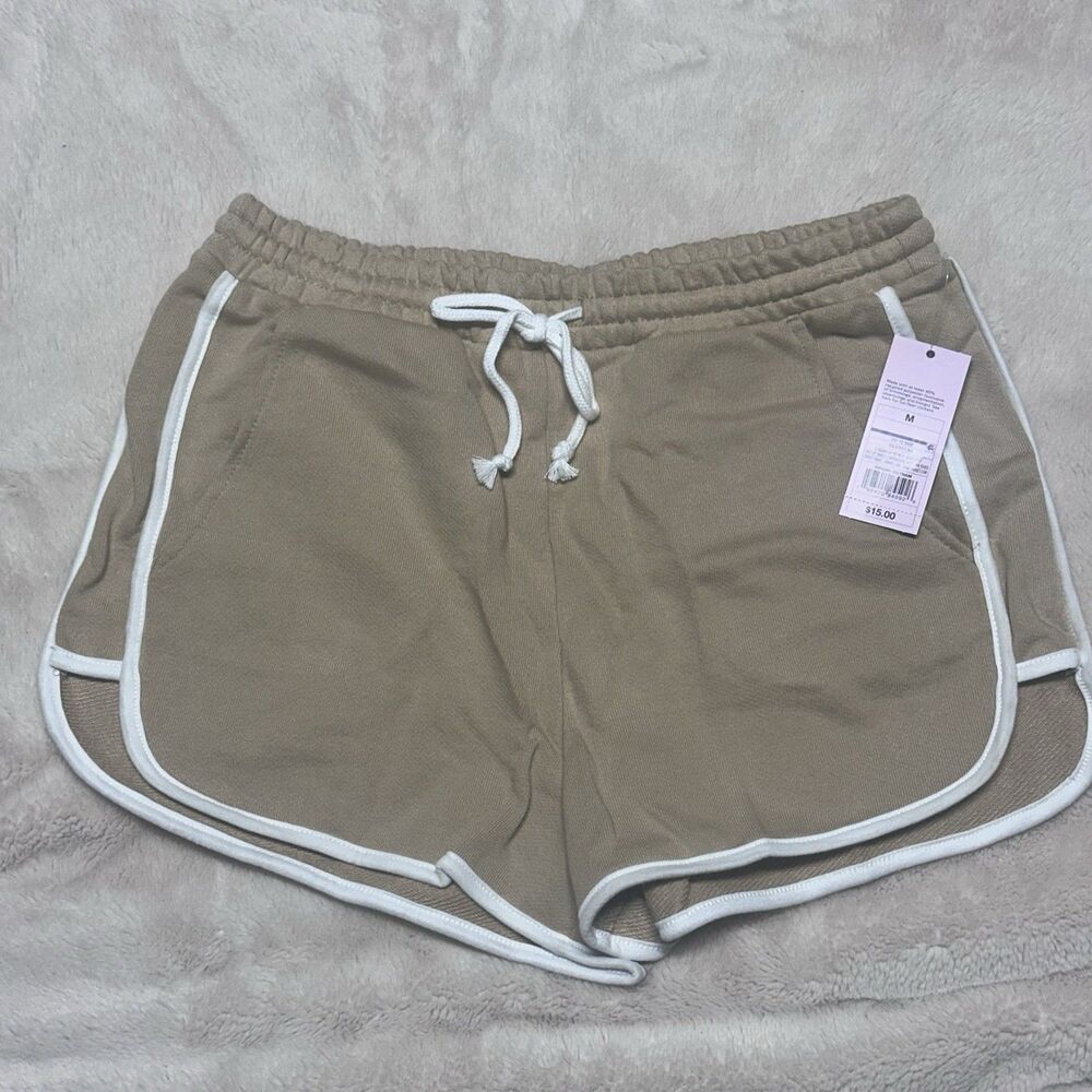 Wild Fable Women's High-Rise Dolphin Shorts Tan Beige White Trim Size Medium NWT